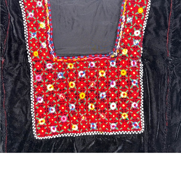 Vintage 60’s Boho Renaissance-Styled Black Velvet Dress Floral Embroidery Panels - Picture 12 of 16